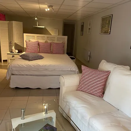 Apartment Rose Garden